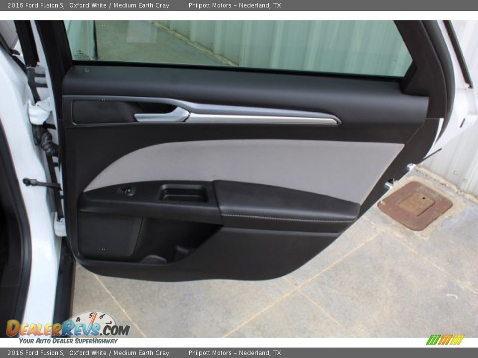 2016 Ford Fusion S Oxford White / Medium Earth Gray Photo #23