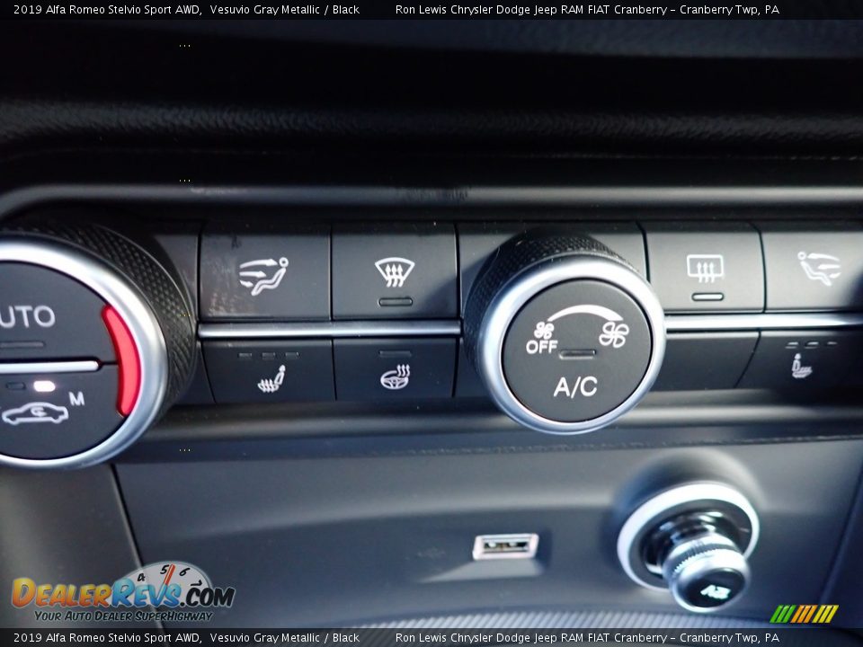 2019 Alfa Romeo Stelvio Sport AWD Vesuvio Gray Metallic / Black Photo #25