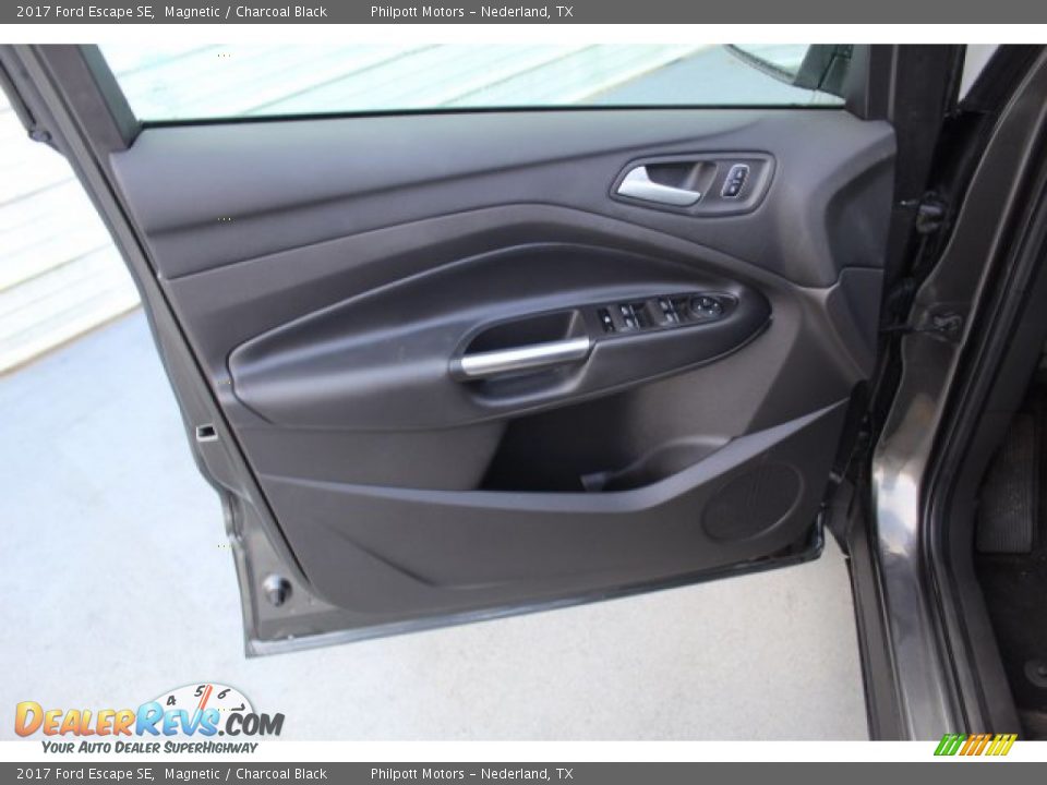 2017 Ford Escape SE Magnetic / Charcoal Black Photo #11