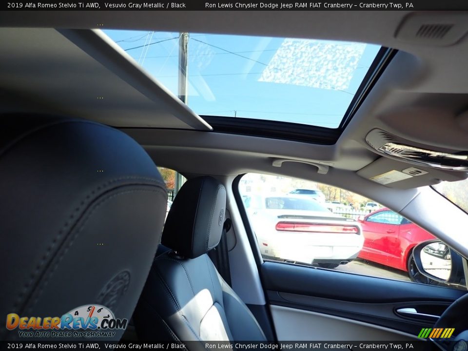 2019 Alfa Romeo Stelvio Ti AWD Vesuvio Gray Metallic / Black Photo #16