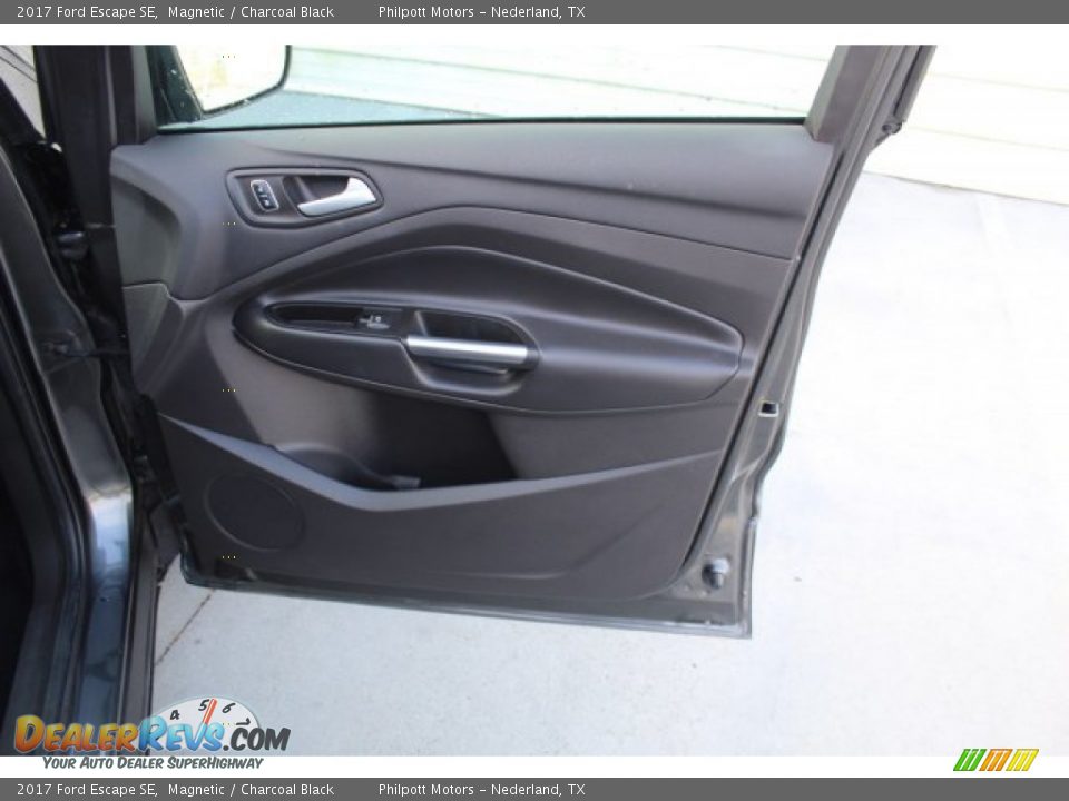 2017 Ford Escape SE Magnetic / Charcoal Black Photo #29
