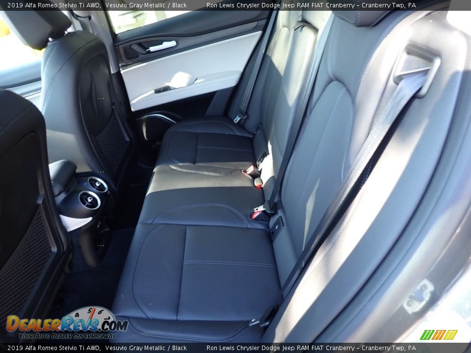 2019 Alfa Romeo Stelvio Ti AWD Vesuvio Gray Metallic / Black Photo #17