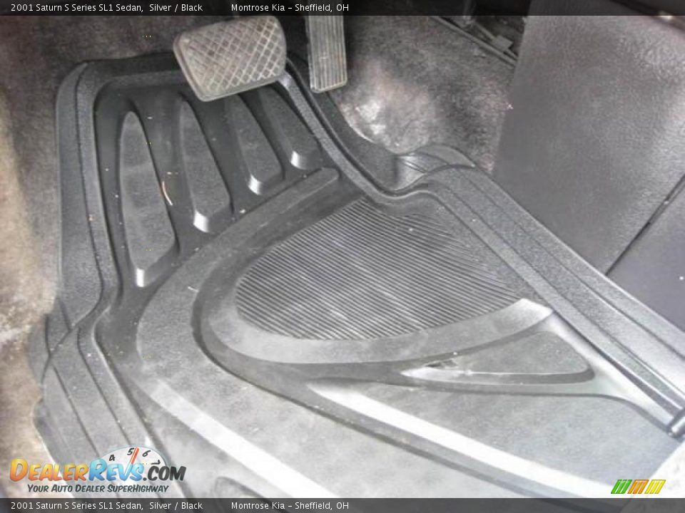 2001 Saturn S Series SL1 Sedan Silver / Black Photo #21