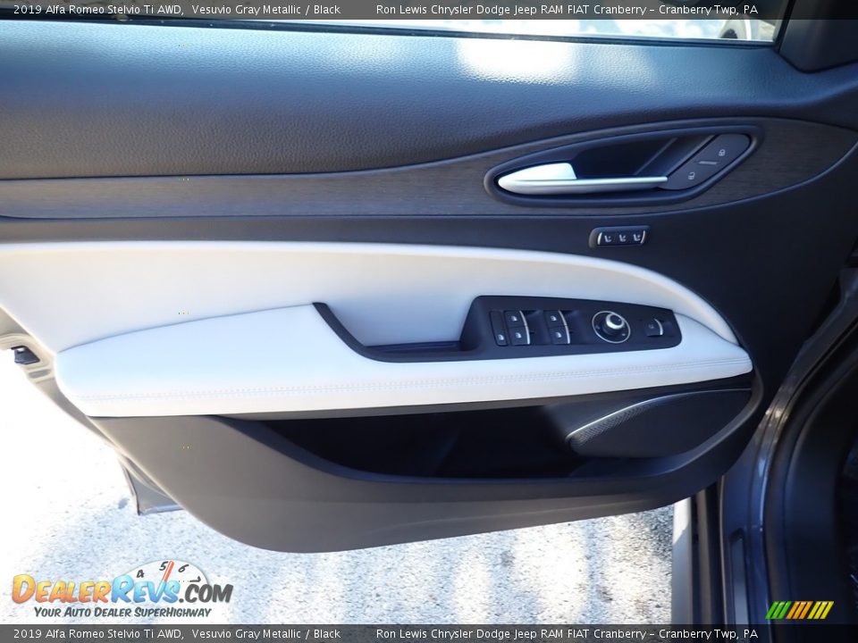 2019 Alfa Romeo Stelvio Ti AWD Vesuvio Gray Metallic / Black Photo #19