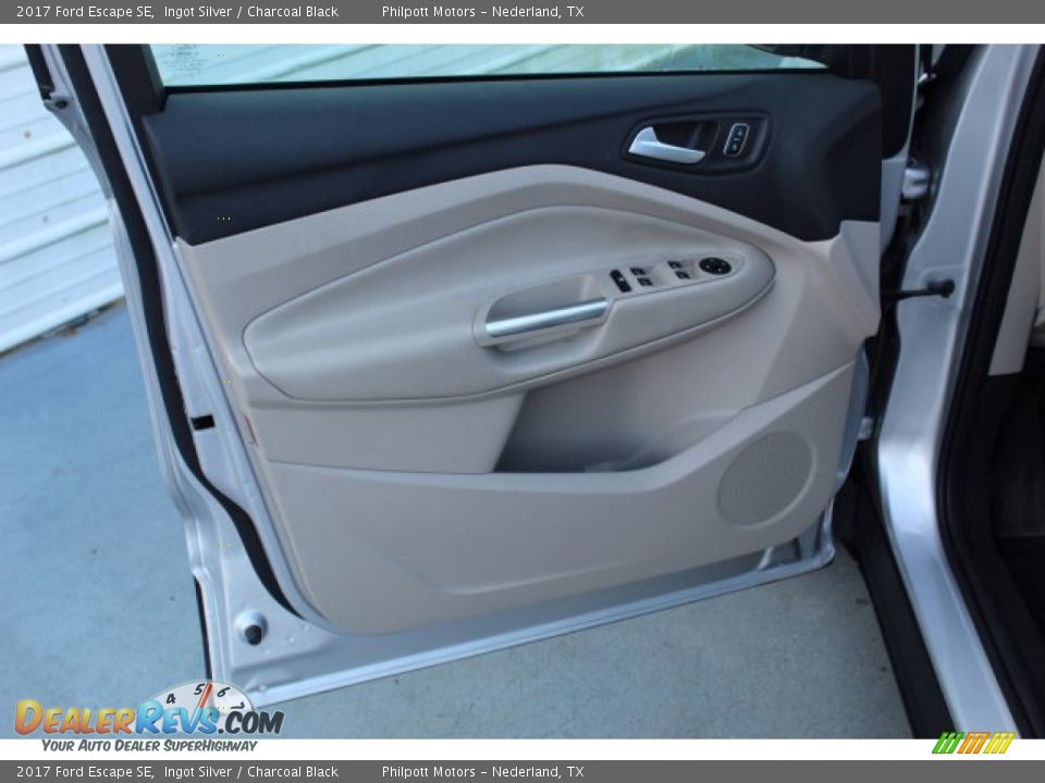 2017 Ford Escape SE Ingot Silver / Charcoal Black Photo #10