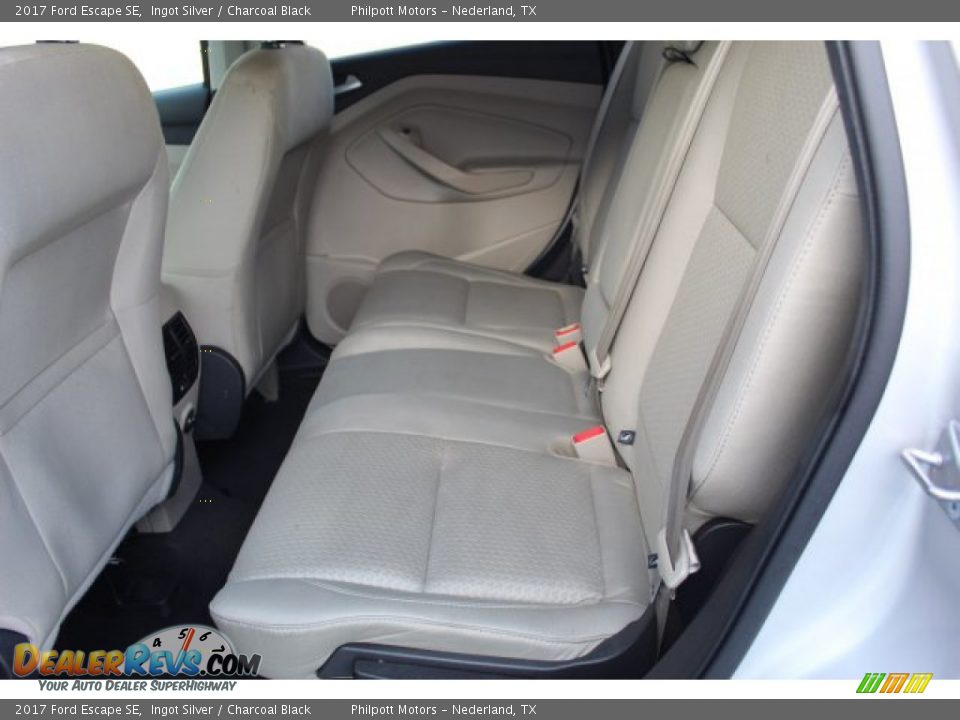 2017 Ford Escape SE Ingot Silver / Charcoal Black Photo #22