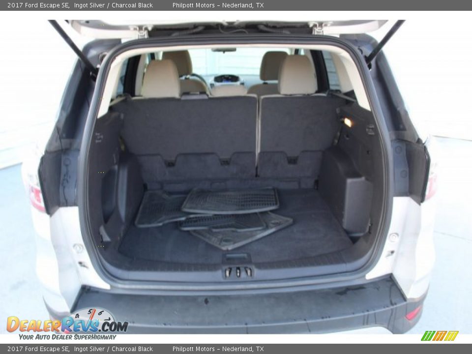 2017 Ford Escape SE Ingot Silver / Charcoal Black Photo #25