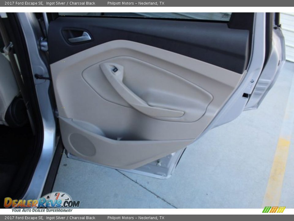 2017 Ford Escape SE Ingot Silver / Charcoal Black Photo #26