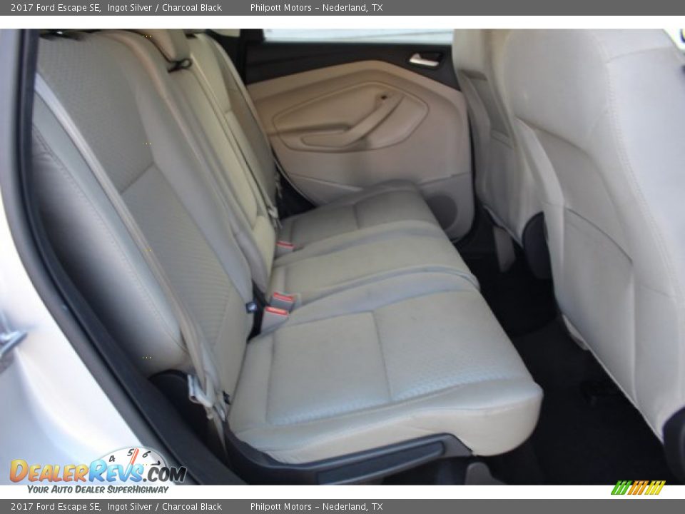 2017 Ford Escape SE Ingot Silver / Charcoal Black Photo #27