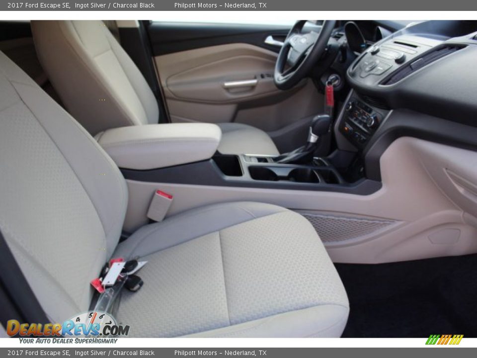 2017 Ford Escape SE Ingot Silver / Charcoal Black Photo #29