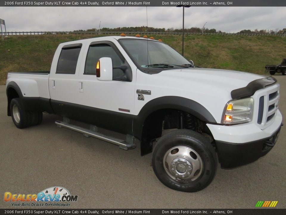 2006 Ford F350 Super Duty XLT Crew Cab 4x4 Dually Oxford White / Medium Flint Photo #2