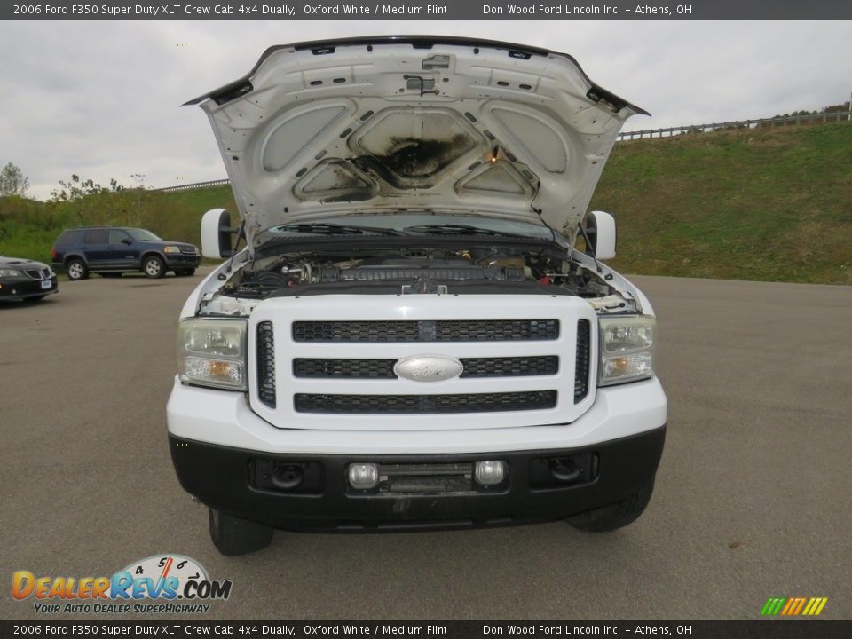 2006 Ford F350 Super Duty XLT Crew Cab 4x4 Dually Oxford White / Medium Flint Photo #5