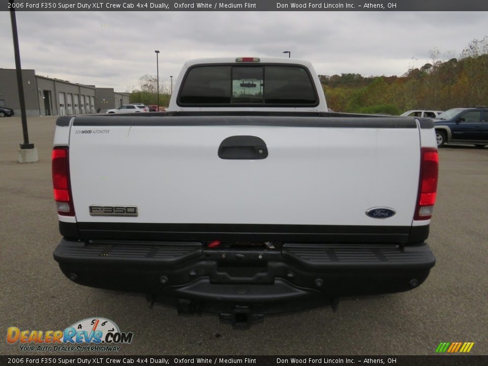 2006 Ford F350 Super Duty XLT Crew Cab 4x4 Dually Oxford White / Medium Flint Photo #11