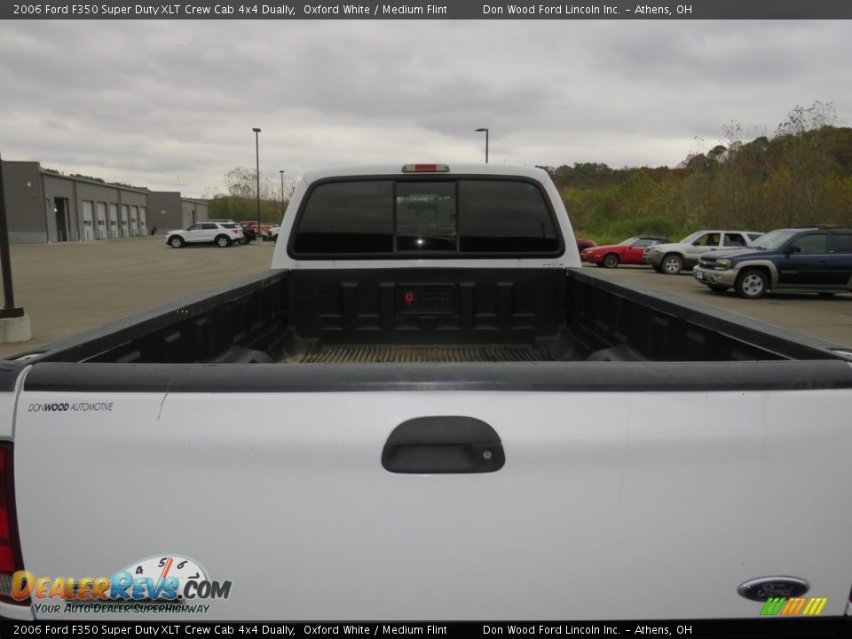 2006 Ford F350 Super Duty XLT Crew Cab 4x4 Dually Oxford White / Medium Flint Photo #12