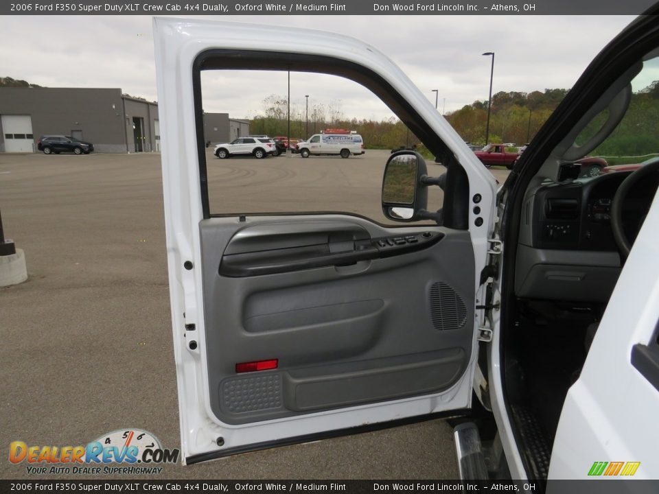 2006 Ford F350 Super Duty XLT Crew Cab 4x4 Dually Oxford White / Medium Flint Photo #15