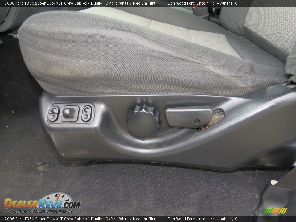 2006 Ford F350 Super Duty XLT Crew Cab 4x4 Dually Oxford White / Medium Flint Photo #16