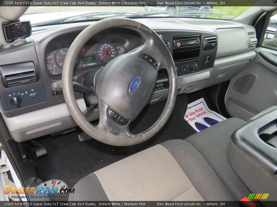 2006 Ford F350 Super Duty XLT Crew Cab 4x4 Dually Oxford White / Medium Flint Photo #17