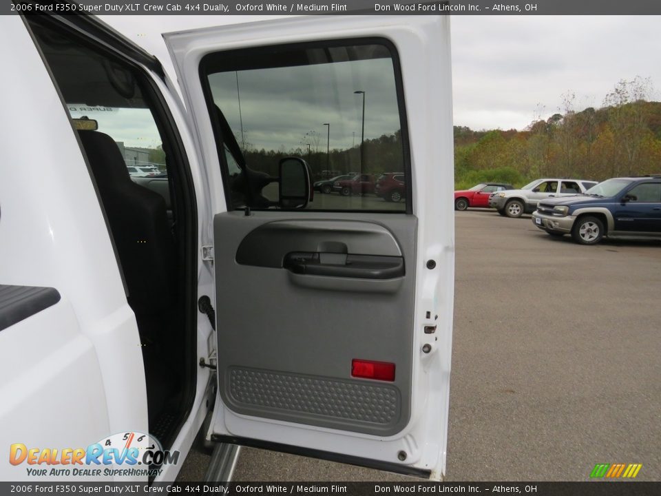 2006 Ford F350 Super Duty XLT Crew Cab 4x4 Dually Oxford White / Medium Flint Photo #21
