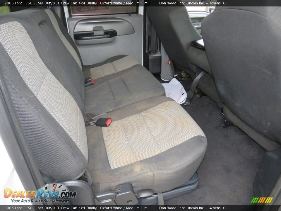 2006 Ford F350 Super Duty XLT Crew Cab 4x4 Dually Oxford White / Medium Flint Photo #22