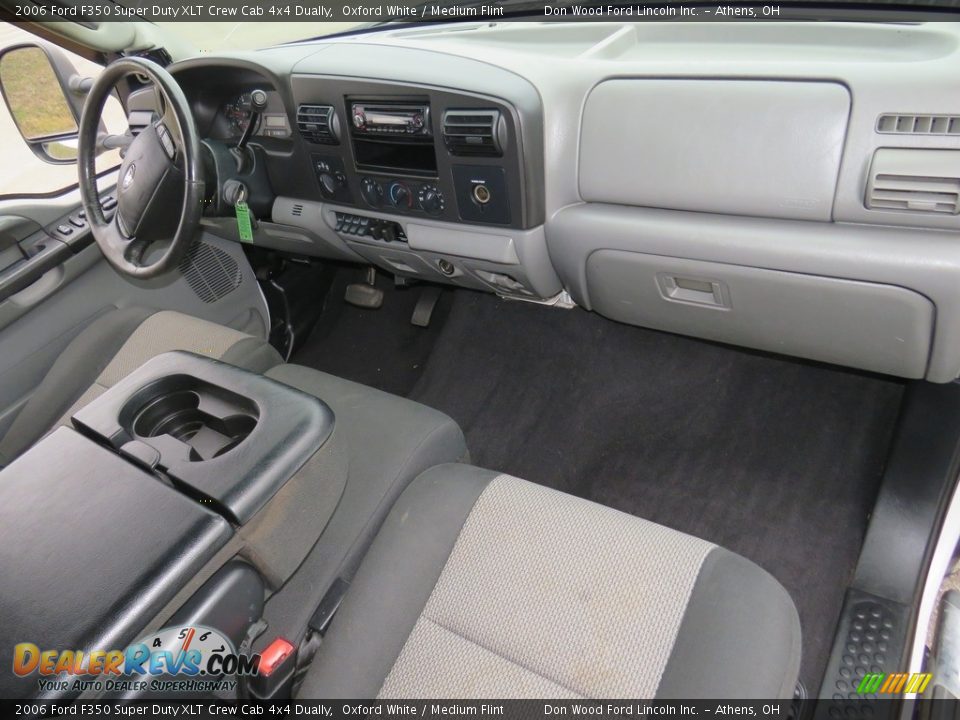 2006 Ford F350 Super Duty XLT Crew Cab 4x4 Dually Oxford White / Medium Flint Photo #25