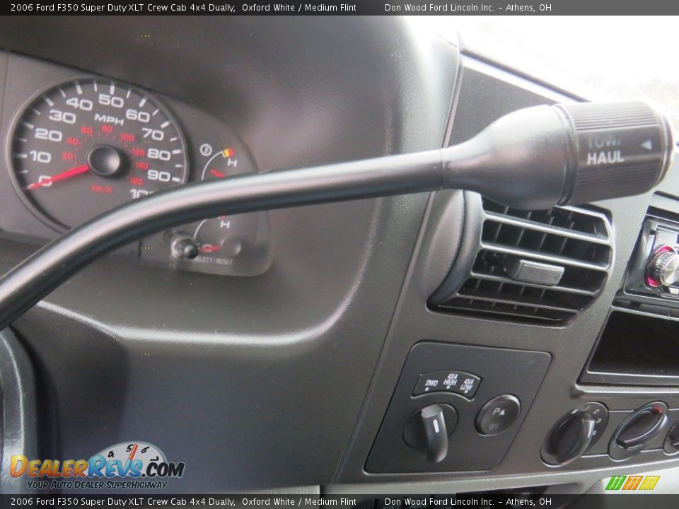 2006 Ford F350 Super Duty XLT Crew Cab 4x4 Dually Oxford White / Medium Flint Photo #29