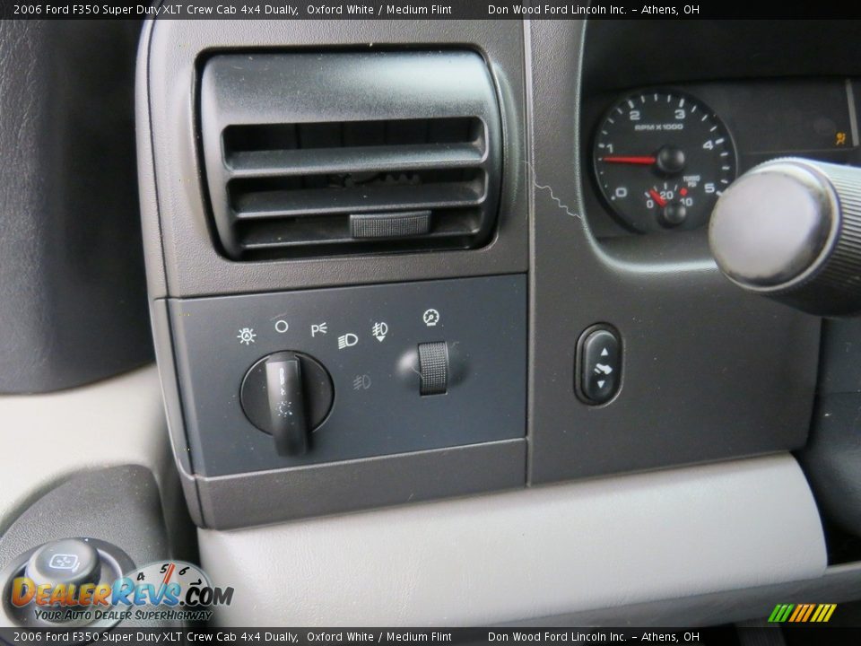 2006 Ford F350 Super Duty XLT Crew Cab 4x4 Dually Oxford White / Medium Flint Photo #30