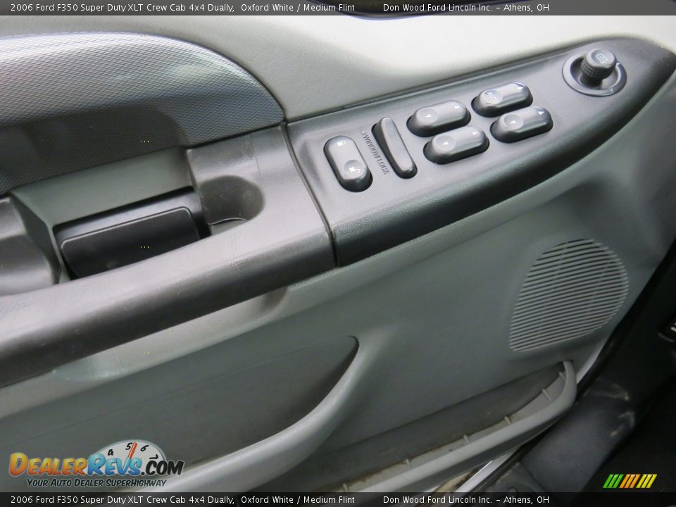 2006 Ford F350 Super Duty XLT Crew Cab 4x4 Dually Oxford White / Medium Flint Photo #31
