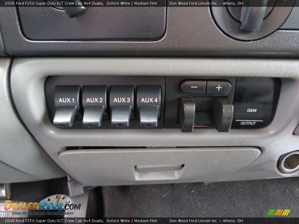 2006 Ford F350 Super Duty XLT Crew Cab 4x4 Dually Oxford White / Medium Flint Photo #33