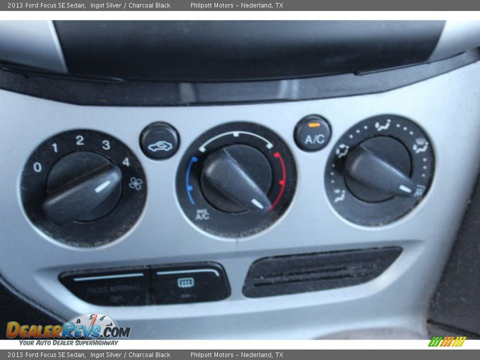 2013 Ford Focus SE Sedan Ingot Silver / Charcoal Black Photo #19