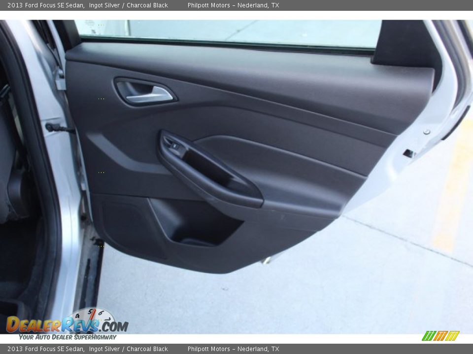 2013 Ford Focus SE Sedan Ingot Silver / Charcoal Black Photo #25