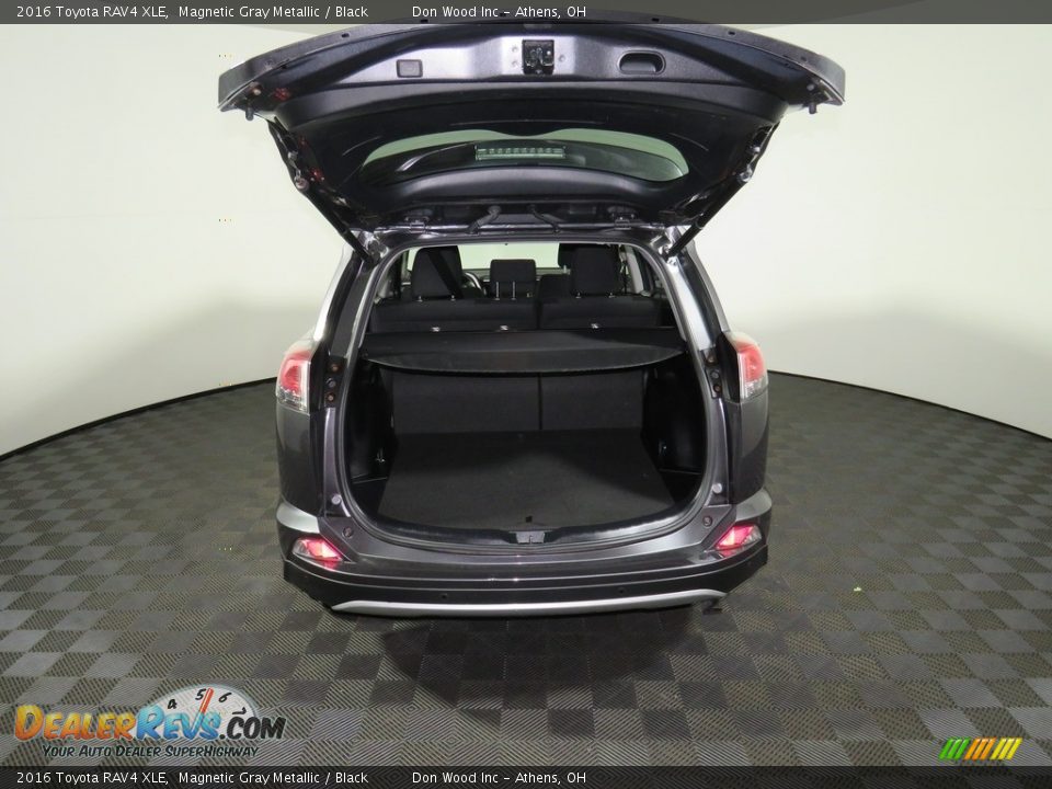 2016 Toyota RAV4 XLE Magnetic Gray Metallic / Black Photo #12