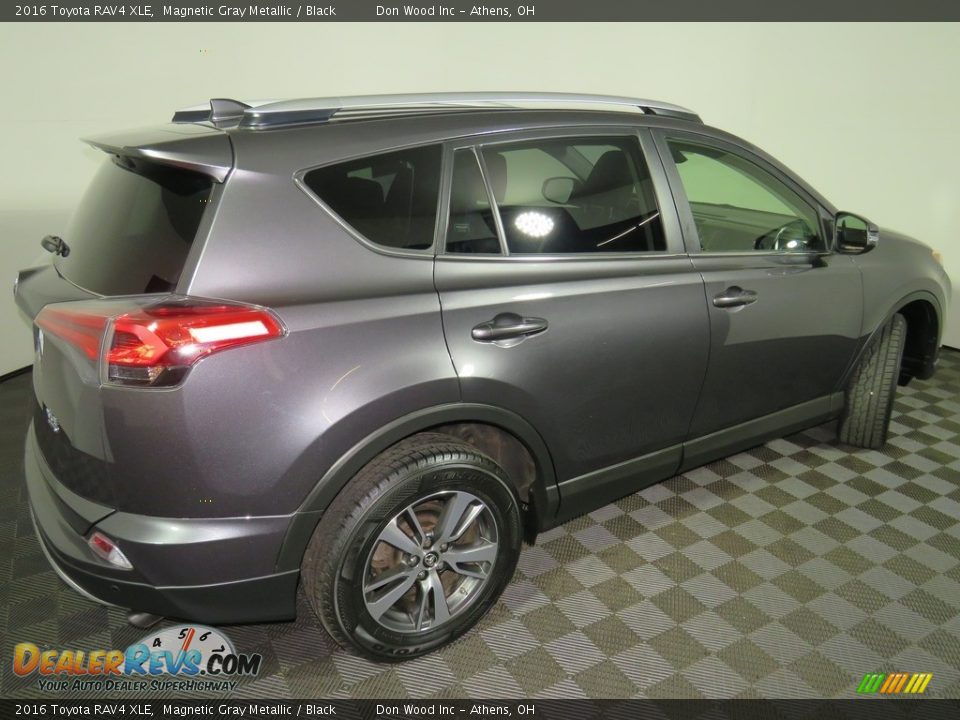 2016 Toyota RAV4 XLE Magnetic Gray Metallic / Black Photo #15