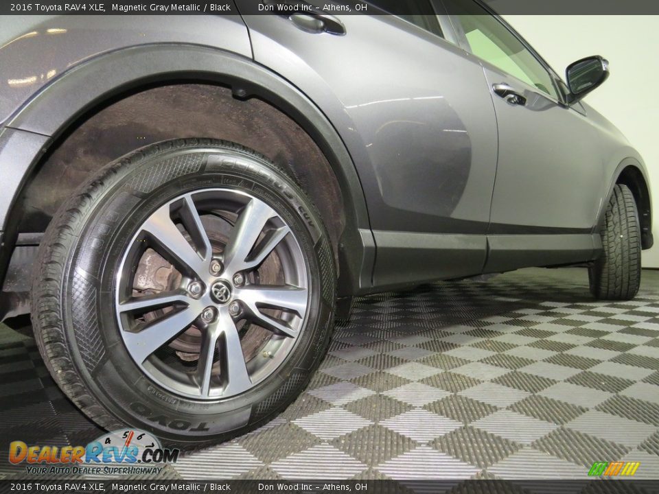 2016 Toyota RAV4 XLE Magnetic Gray Metallic / Black Photo #16