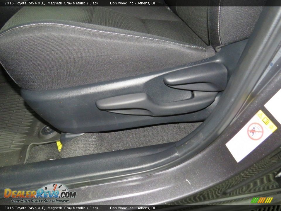 2016 Toyota RAV4 XLE Magnetic Gray Metallic / Black Photo #18