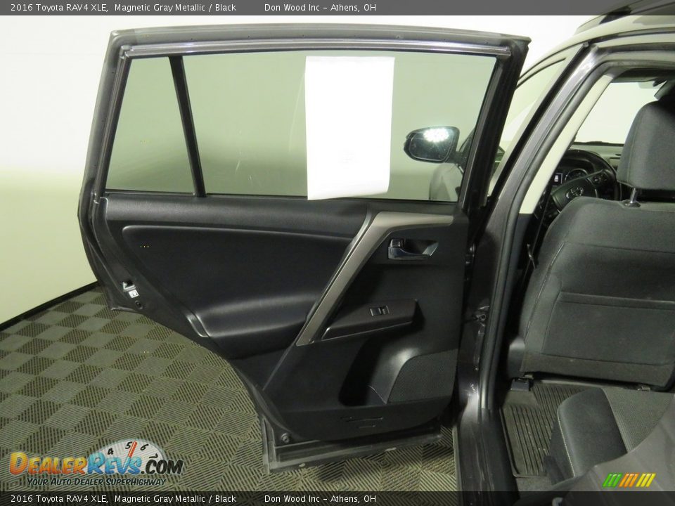 2016 Toyota RAV4 XLE Magnetic Gray Metallic / Black Photo #21
