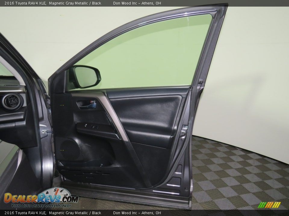 2016 Toyota RAV4 XLE Magnetic Gray Metallic / Black Photo #25