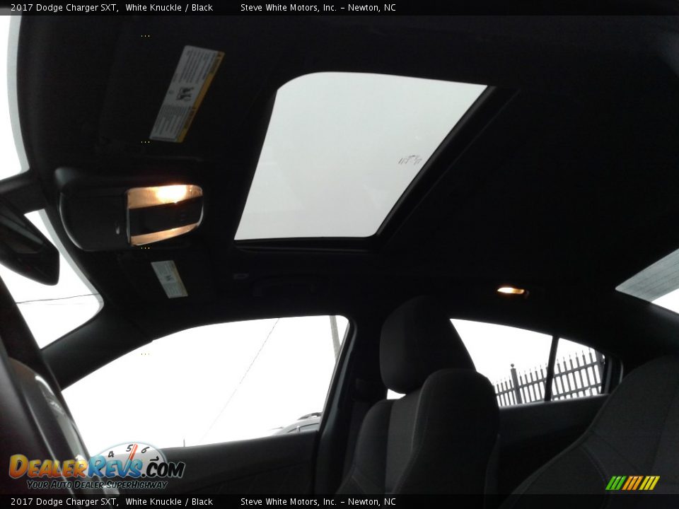 2017 Dodge Charger SXT White Knuckle / Black Photo #30