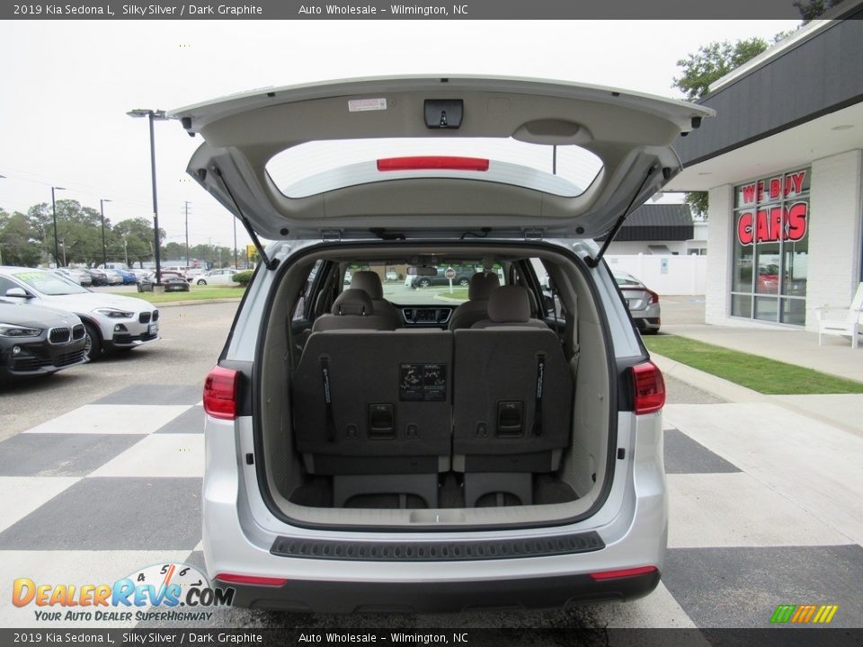 2019 Kia Sedona L Silky Silver / Dark Graphite Photo #5