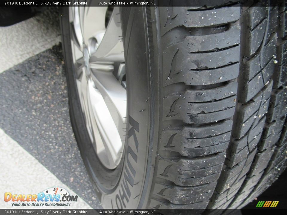 2019 Kia Sedona L Silky Silver / Dark Graphite Photo #8