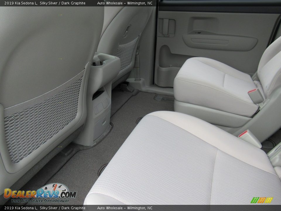 2019 Kia Sedona L Silky Silver / Dark Graphite Photo #12