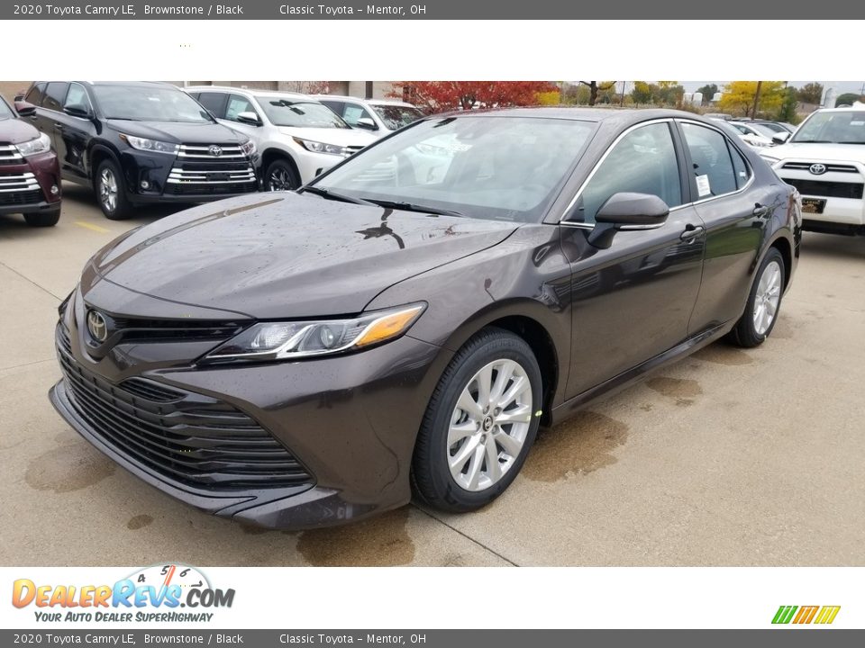 Front 3/4 View of 2020 Toyota Camry LE Photo #1
