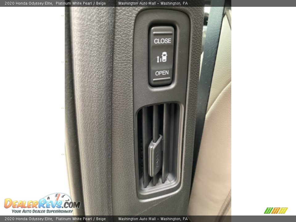 2020 Honda Odyssey Elite Platinum White Pearl / Beige Photo #19