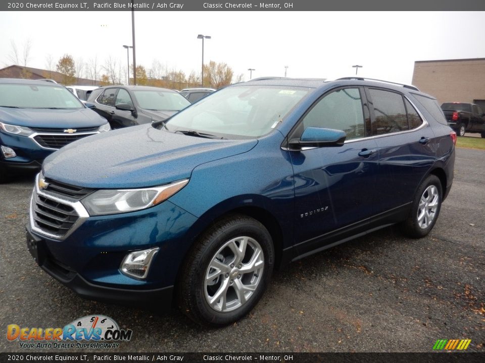 Front 3/4 View of 2020 Chevrolet Equinox LT Photo #1