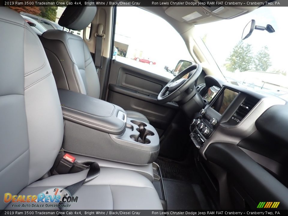 2019 Ram 3500 Tradesman Crew Cab 4x4 Bright White / Black/Diesel Gray Photo #8
