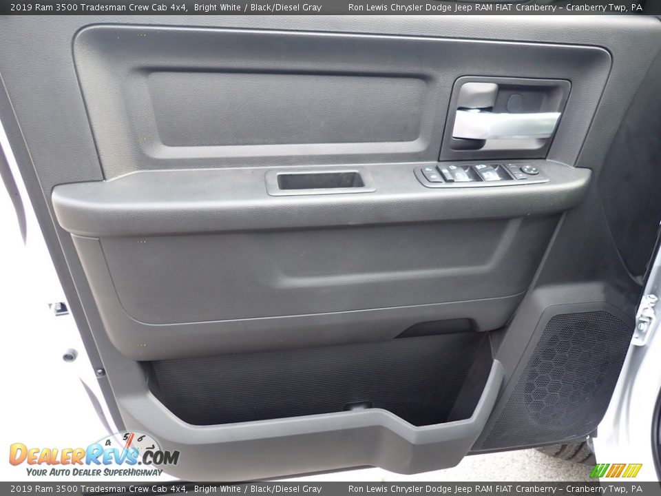 2019 Ram 3500 Tradesman Crew Cab 4x4 Bright White / Black/Diesel Gray Photo #12