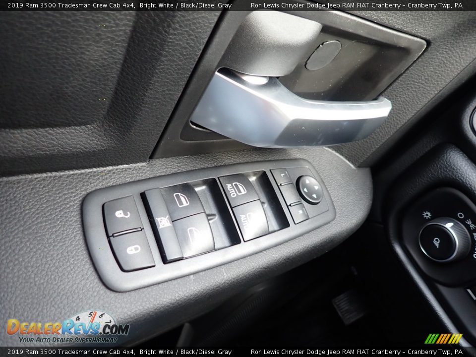 2019 Ram 3500 Tradesman Crew Cab 4x4 Bright White / Black/Diesel Gray Photo #20