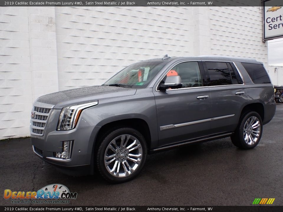 Front 3/4 View of 2019 Cadillac Escalade Premium Luxury 4WD Photo #2