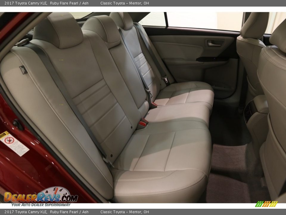 2017 Toyota Camry XLE Ruby Flare Pearl / Ash Photo #18