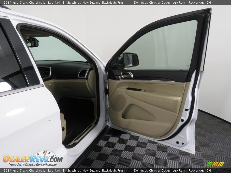 2014 Jeep Grand Cherokee Limited 4x4 Bright White / New Zealand Black/Light Frost Photo #32
