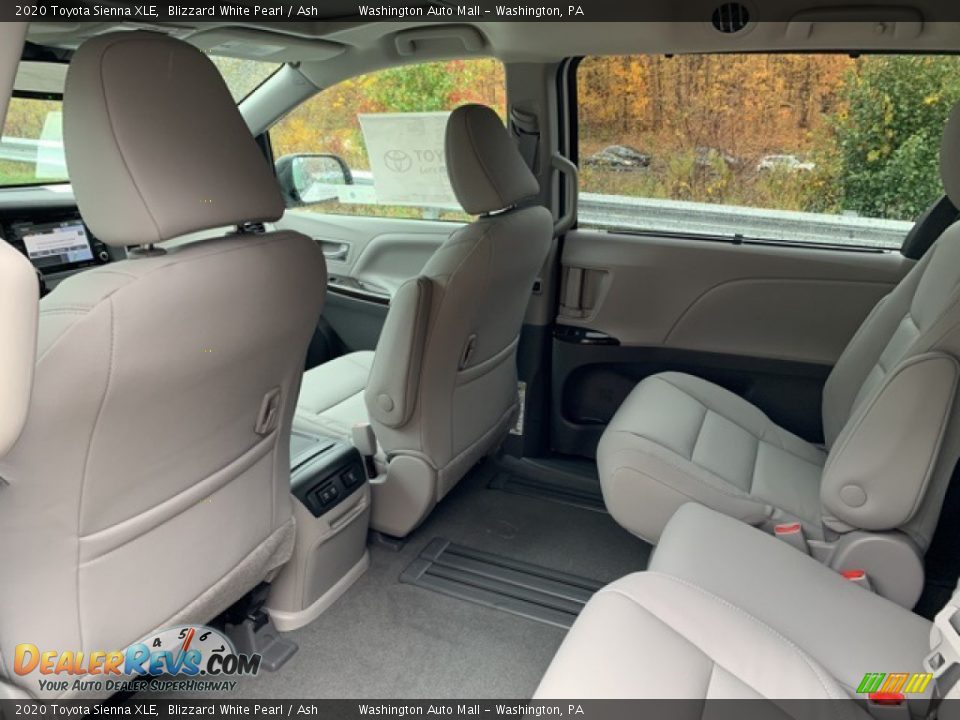 2020 Toyota Sienna XLE Blizzard White Pearl / Ash Photo #7